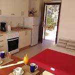 Mikros Gialos Apartments *