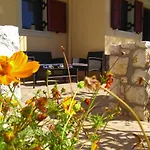 Mikros Gialos Apartments 公寓