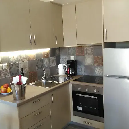Mikros Gialos Apartments *