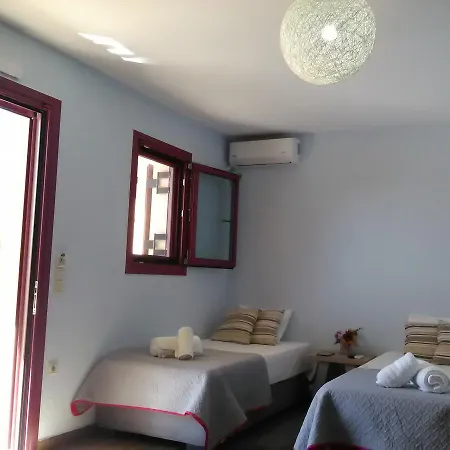 Mikros Gialos Apartments *