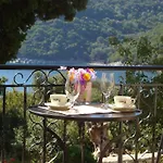 Mikros Gialos Apartments *