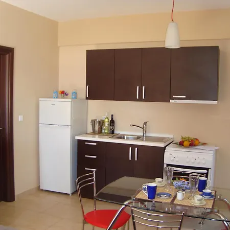 Mikros Gialos Apartments アパート