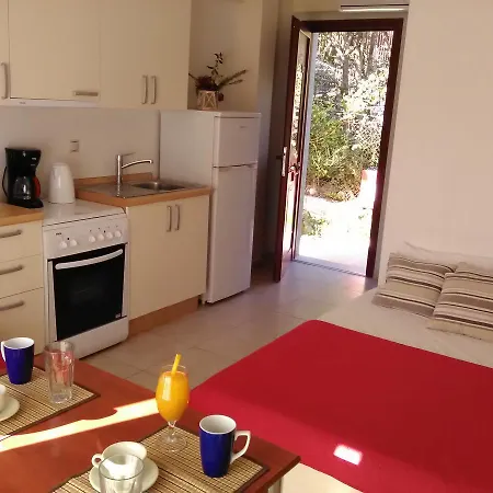 Mikros Gialos Apartments *