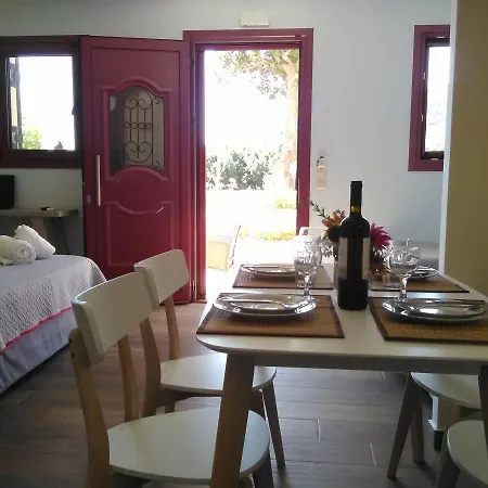 Mikros Gialos Apartments *