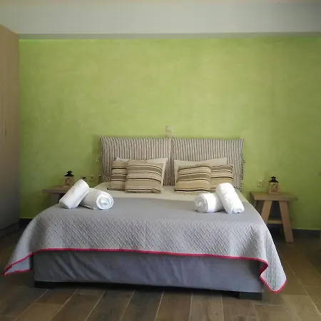 Mikros Gialos Apartments アパート *