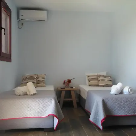 Mikros Gialos Apartments *