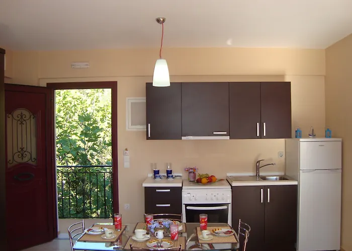 Mikros Gialos Apartments Apartman