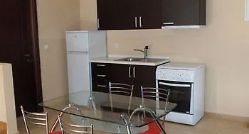 Mikros Gialos Apartments *