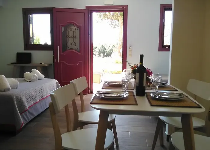 Mikros Gialos Apartments *
