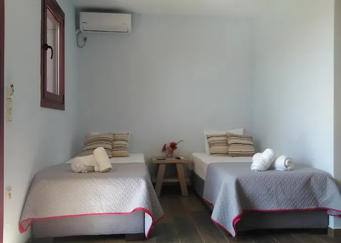 Mikros Gialos Apartments *