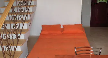 Mikros Gialos Apartments Apartman